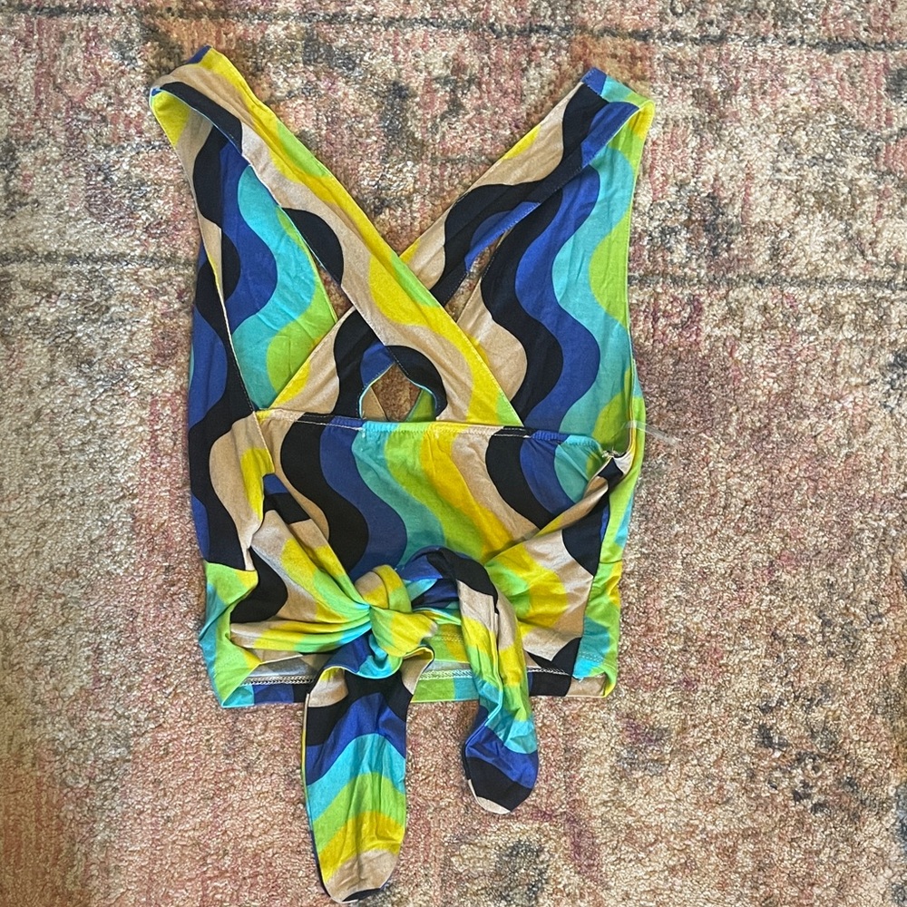 Vibrant Wave Pattern Crop Top - Picture 4 of 4